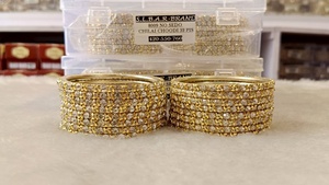 Ensemble de bracelets Rajwadi traditionnels pour femmes vêtements de mariée bracelets en métal cloutés en pierre de créateur fantaisie disponibles en plusieurs nuances - Product Image 2