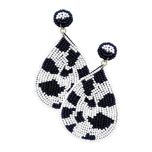 Boucles d'oreilles tendance de haute qualité, broderie dorée avec imprimé vache noir et blanc, franges en perles, boucles d'oreilles faites à la main - Product Image 1