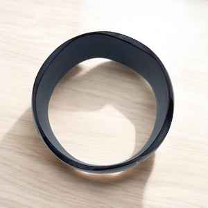 Brazaletes de resina facetada etérea - Product Image 3