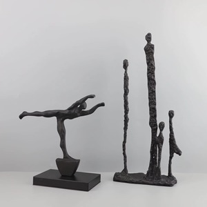 La naturaleza duradera y llamativa del metal refleja el promesa de un compromiso vitalicio entre dos almas que se encuentran juntas. - Product Image 4