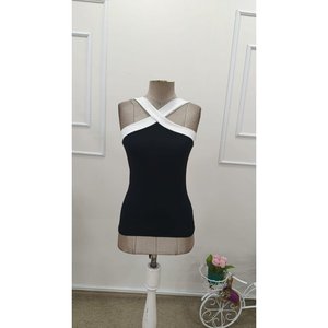 Blusa de Mujer con Hombros Descubiertos y Tirantes Cruzados de Jane, Escote Asimétrico, Top Casual Ajustado - Product Image 5