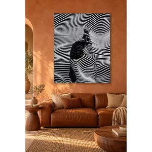 Silhouette de femme Fida en toile légère à rayures ondulées - Product Image 2