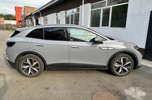 Volkswagen ID.4 SUV électrique 2022, transmission intégrale, moteur unique, faible kilométrage, en stock et prêt à être expédié - Product Image 4