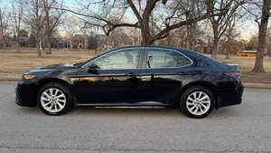 Toyota Camry SE 2021 d'occasion en excellent état - Product Image 2