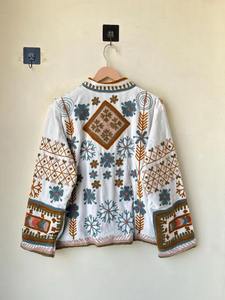 Chaqueta Suzani, Abrigo Boho de Invierno, Chaqueta con Arte Floral Blanco, Abrigo Bordado Moderno, Regalo Festivo de Navidad, Ropa Exterior Informal para Combinar - Product Image 6