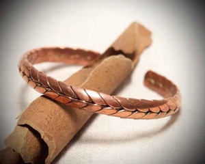 Brazaletes de Cobre Modernos Pulidos a Mano para Mujer, de Alta Calidad y Gran Venta - Product Image 4