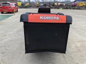 Tracteur de pelouse Kubota T2290 avec transmission hydrostatique 21.5 HP Siège à dossier haut - Product Image 5