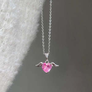 Colgante de Corazón Rosa Plateado Hallmark, Joyería Religiosa Romántica Chapada en Oro con Zirconia, Regalo Perfecto para Cualquier Ocasión - Product Image 1