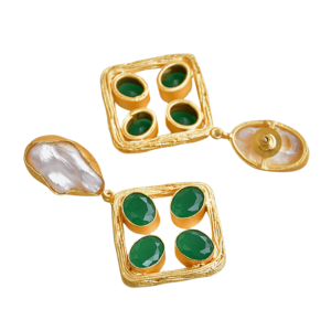 Boucles d'oreilles pendantes en perles raffinées avec pierres précieuses, perles polies plaquées or et bijoux de qualité artisanale - Product Image 3