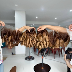 ผมต่อแบบมัดผมมนุษย์สีออมเบรจากเวียดนามผมหยิกแบบเด้ง2025 - Product Image 1