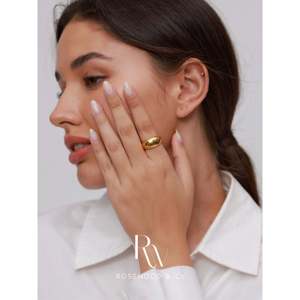 Anello a Cupola Audace Placcato Oro 18K, Antiossidante, Impermeabile, con Intarsio a Croissant, Elegante Regalo - Product Image 2