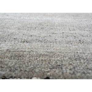 พรมขนสัตว์ถักมือสีเบจและสีน้ำตาล รุ่น AKWL-1522 สำหรับห้องนั่งเล่น ห้องโถง ทางเดิน รูปทรงสี่เหลี่ยมผืนผ้า สำหรับปูพื้นแบบพรมปูพื้น - Product Image 3