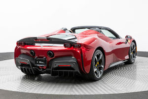 รถเฟอร์รารี่ SF90 สไปเดอร์ Assetto Fiorano ปี 2024 มือสอง สภาพดี เบาะหนัง หลังคาซันรูฟ แอร์อัตโนมัติ จัดส่งทั่วโลก ราคาพิเศษ - Product Image 4