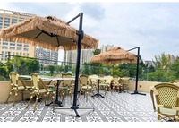 Parasol d'extérieur 240cm Boho Hula Thatched Tiki, Parapluie Portable Hawaïen Pliant Paille Raphia Plage Piscine Jardin Patio Parasols/