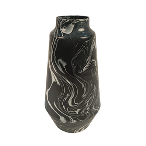 Elegante Florero de Metal Hecho a Mano para Decoración de Mesa, para Amantes del Arte Moderno, Florero de Aluminio Fundido con Acabado Antiguo y Mate - Product Image 6