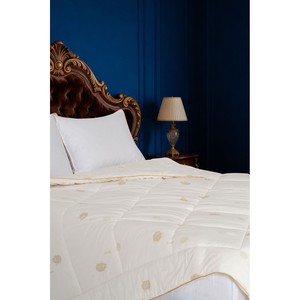 Couette en pure laine Varol avec housse 100% coton, taille Queen (215x235 cm), matelassée avec sac en tissu - Product Image 3
