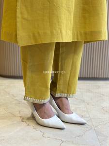 Cette saison des fêtes, nous lançons un magnifique ensemble de pantalons Kurti pour de magnifiques dames, une superbe tenue parfaite pour le bureau - Product Image 6