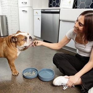 Wholesale Silicone Dog Feeding Pad Licking Mat BPA Free <b>Slow</b> <b>Feeder</b> Non Slip Easy Clean Pet Anxiety Relief - Product Image 2