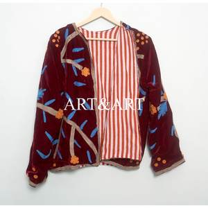 Veste courte d'hiver en velours de coton fait main, écologique, matelassée, vintage, Suzani, brodée de fleurs, style bohème, coupe bomber, coupe-vent - Product Image 6