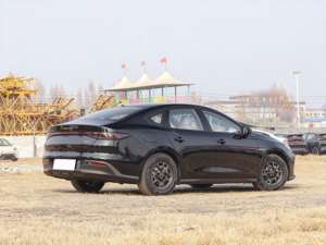 El Denza Seal 05DM-i Edición ZhiXiang 2025 (55KM Luxury) es un Vehículo Eléctrico Híbrido Enchufable (PHEV) Compacto. - Product Image 2