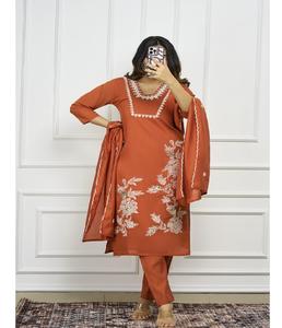 Ensembles de Kurta indiens traditionnels de travail à la main de qualité supérieure pour les femmes - Product Image 1