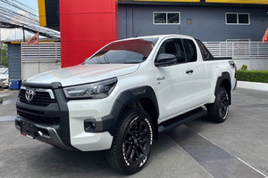 รถยนต์มือสองคุณภาพสูง ปี 2023 Hilux Revo Rocco Smart Cab 2.8L ดีเซล 4WD AT 4x4 พร้อมส่ง - Product Image 4