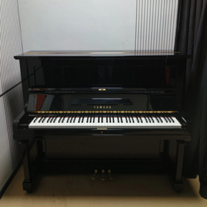Piano Vertical Yamaha U2a Professional Choice, Usado en Japón, Tono Negro, Perfectamente Afinado, Tacto Cálido y Confortable - Product Image 1