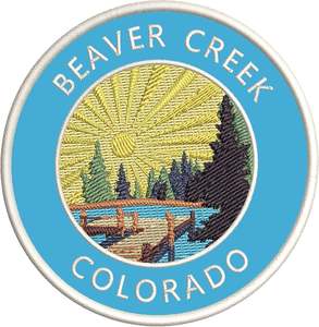 Parches bordados de logotipo de marca con nombre personalizable para prendas de vestir, tela de tamaño de color personalizado con borde cortado con láser - Product Image 1