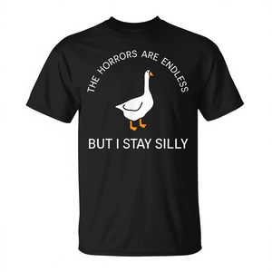 T-shirt con citazione di Stay Silly Goose: i orrori sono infiniti ma non preoccuparti! Prodotto Promozionale - Product Image 2