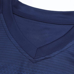 Uniforme de football professionnel pour hommes adultes, 100% polyester, tissu léger et respirant pour l'entraînement, les matchs et les compétitions - Product Image 3