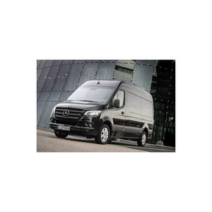รถสปรินเตอร์เมอร์เซเดสที่มีประตูบานเลื่อนและช่องระบายอากาศด้านหลังเครื่องปรับอากาศ - Product Image 1