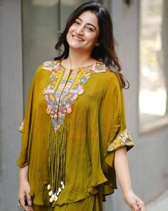 NOUVELLES ROBES DE FÊTE TRADITIONNELLES INDO-OCÉANIENNES À TROIS PIÈCES TENDANCES avec des PAILLETTES et des BRODERIES - Product Image 2