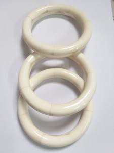 Bracelet en os écologique fait main style punk moderne, bijoux en quartz poli pour femmes et hommes, idéal pour les fêtes - Product Image 2