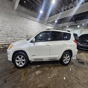 Increíble Toyota RAV4 LIMITED 2011 con Encendido por Botón, Motor V6 y Transmisión Automática - Product Image 1