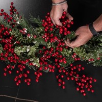 Guirlande de Noël Artificielle Murale Traditionnelle 60cm avec Baies Vertes Brillantes – Décoration Élégante pour la Maison