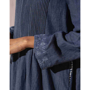 Vestido RAKA de Algodón Tejido a Mano - Azul Denim Casual, Largo hasta la Rodilla, Estampado Floral, Transpirable, Sostenible, Tallas S/M/L, Volantes Caídos, Completo - Product Image 3