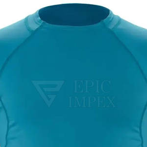 Top Rash Guard con protección UV para hombre con tela de alta elasticidad, ajuste de marca personalizada disponible - Product Image 4