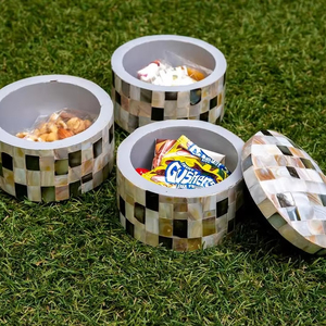 Caja de almacenamiento Premium hecha a mano con exquisita tapa con incrustaciones de fregona diseñada para chocolates, frutas secas y regalos de fiesta - Product Image 1