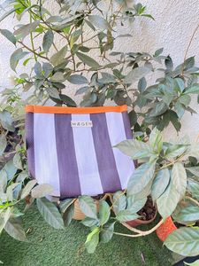 Bolso de mano de nailon y plástico reciclado respetuoso con el medio ambiente al por mayor, neceser de cosméticos sostenible con cremallera y logotipo personalizado a la moda - Product Image 2