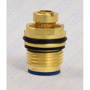 ชิ้นส่วนประกอบสุขภัณฑ์ทองเหลืองคุณภาพเยี่ยมทำจากอินเดียขั้วต่อหกเหลี่ยมทองเหลืองทนทานอุปกรณ์สำหรับงานประปา - Product Image 4