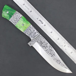 Cuchillo de Caza Personalizado de Acero de Damasco, Mango de Resina Verde, Hoja Grabada, Funda de Cuero - Product Image 6
