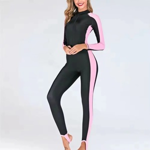 Combinaison de natation intégrale en néoprène pour femme, noire et jaune, à blocs de couleur, haute performance, séchage rapide, pour le surf en eaux fortes - Product Image 3