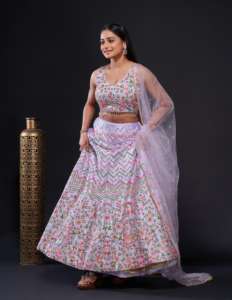 Último diseñador Heavy Satin Silk Thread Sequence Work Lehenga Choli por Fab Zone - Product Image 3