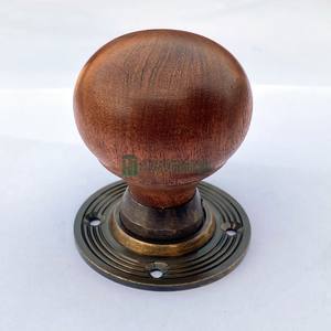 Chignon en bois bouton de porte Antique en laiton poli bouton de porte en bois victorien paire poignées royaume-uni vente en gros fabricant matériel de période - Product Image 2