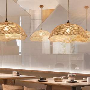 Lámparas colgantes Luces de techo de bambú Venta al por mayor Araña de tejido de bambú Lámpara colgante de ratán para restaurante - Product Image 3