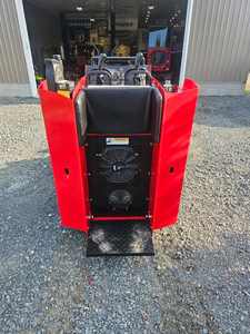 รถตักล้อยางขนาดเล็ก Diggit SCL850 รุ่นดีเซล ประสิทธิภาพสูง พร้อมเกียร์และปั๊ม - Product Image 2