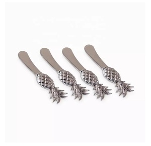 Esparcidor de queso de metal de nueva apariencia de Venta caliente con mango de diseño de piña Juego de cuchillos de queso - Product Image 2