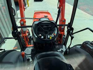 Tractor agrícola KUBOTA MX5400 de 55HP con accesorio de cargador frontal para trabajo agrícola - Product Image 2
