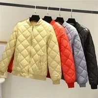 Veste d'hiver matelassée ajustée à la mode pour femmes avec fermeture éclair, design de qualité supérieure, doudounes pour femmes - Product Image 5