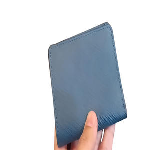 Cartera Minimalista Moderna de Dos Pliegues para Hombre con Acabado de Textura Duradera y Compartimentos para Tarjetas Interiores con Relieve de Lujo - Product Image 3
